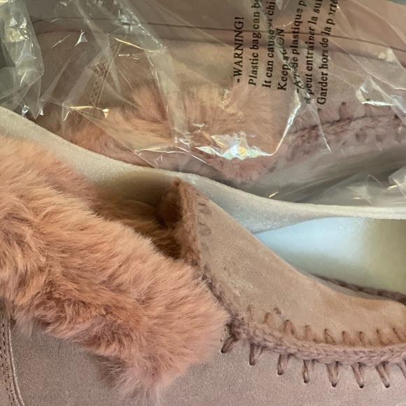 Brand new Blondo grnuine pink suede shoes. Never worn. - Picture 2 of 4